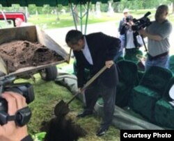 余志坚长眠之地 (周峰锁拍摄)