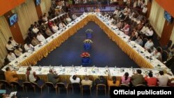 အစိုးရ၊ နိုင်ငံရေး ပါတီတွေနဲ့ တိုင်းရင်းသားတွေ ဒီကနေ့ ရန်ကုန်မြို့ မြန်မာငြိမ်းချမ်းရေး စင်တာမှာ တွေ့ဆုံ (photo-ဦးညိုအုန်းမြင့်)