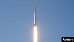 Vụ phóng hỏa tiễn sáng sớm Chủ nhật được thực hiện tại cở sở phóng vệ tinh Tongchang-ri của Bắc Triều Tiên gần biên giới phía tây bắc giáp với Trung Quốc.