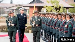 戴维森上将2019年1月10日抵达尼泊尔访问(美国海军照片)