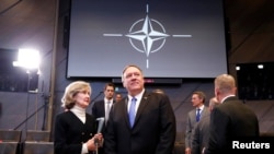 美国国务卿蓬佩奥在布鲁塞尔的北约总部参加北约外长会议。(2019年11月20日)