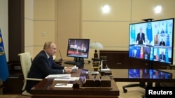 俄罗斯总统普京在莫斯科参加线上举行的集体安全条约组织商讨哈萨克斯坦局势的特别会议。(2022年1月10日)