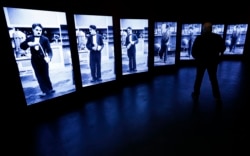 2016年4月16日,在瑞士科韦尔河畔的互动博物馆展示了查理·卓别林的屏幕