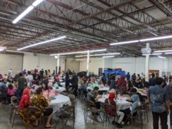 Para pengunjung di acara Indo Feast Halal Festival di San Jose, California (dok: Ariya Hidayat)