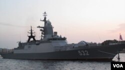 隶属于波罗的海舰队的“敏捷”号护卫舰2016年俄罗斯海军节时停靠在圣彼得堡。这艘军舰参加了去年与中国海军在波罗的海的联合军演,同时也曾前往地中海参加俄罗斯在叙利亚的军事行动。