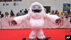 美国动画影片《雪人奇缘》中的主角出现在多伦多国际电影节上。(2019年9月7日)