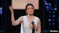 音乐剧《乐队来访》的卡特里娜·伦克获得托尼奖最佳音乐剧女主角奖。(2018年6月11日)