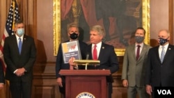 众议院外交事务委员会首席共和党成员、中国工作组主席麦考尔(Rep. Michael McCaul, R-TX)2020年9月30日出席中国工作组报告发布记者会。(美国之音记者李逸华拍摄)