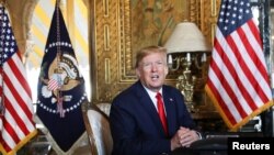 2019年12月24日,美国总统特朗普在海湖庄园对媒体讲话。