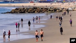 2020年3月21日洛杉矶通常十分拥挤的威尼斯海滩人群稀疏。