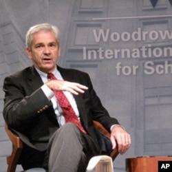 全国公共广播电台(NPR)国防记者汤姆.耶尔顿