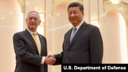 美国防部长马蒂斯与中国国家主席习近平在人民大会堂会面(2018年6月27日)。