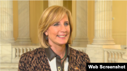 共和党联邦众议员克劳迪娅·坦尼(Rep. Claudia Tenney, R-NY)接受美国之音专访(视频截图)