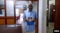 喀拉拉邦印度共产党(马派)秘书长约翰·马泰认为,印度的腐败更主要是官员的腐败。2015年11月25日(美国之音朱诺拍摄)