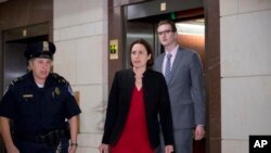 前白宫俄罗斯和欧洲事务顾问费奥娜·希尔抵达国会山。(2019年10月14日)