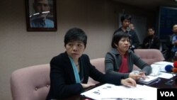 台联党占据主席台的女议员(美国之音杨晨拍摄)