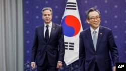 韩国外交部长赵兑烈在首尔会见美国国务卿布林肯。(资料照片:2024年3月18日)