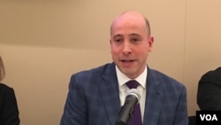 Phó Trợ lý Bộ trưởng Quốc phòng Hoa Kỳ chuyên trách về Trung Quốc Michael Chase.