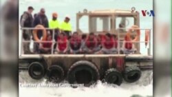 Tàu hải quân Australia đưa người tị nạn Việt Nam về nước Tàu hải quân Australia đưa người tị nạn Việt Nam về nước