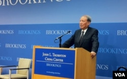 2011年11月1日,前中国人大常委会原副委员长成思危在华盛顿鲁金斯学会谈论中国今后五年的经济转型目标