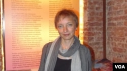 人种博物馆的罗曼诺娃(美国之音白桦拍摄)