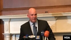 美国国务院政治军事事务助理国务卿克拉克·库伯2019年5月8日在国会山《台湾关系法》40周年酒会发表讲话(美国之音钟辰芳拍摄)