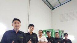 Shrada Rungta (perempuan di tengah) salah satu pendiri PT Saesha Bunga Indo, akui adanya peningkatan permintaan akan kemasan dari tepung singkong. (Foto: PT Saesha Bunga Indo)