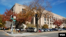 晚秋时节的美国之音大楼(美国之音丁力拍摄)