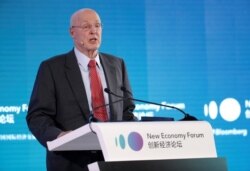 美国前财政部长保尔森11月21日在北京举行的2019年新经济论坛上发表讲话。