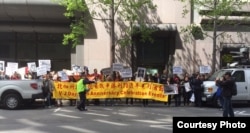 罗列街道的示威队伍(李竟芬提供)