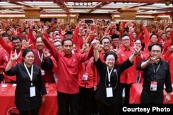 Ketua Umum PDI Perjuangan Megawati Soekarnoputri mengumumkan penetapan Jokowi sebagai calon presiden 2019-2024 di Rakernas PDI-P Bali, Jumat 23 Februari 2018. (Foto: Biro Pers Istana)