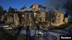 乌克兰南方扎波罗热州维尔扬斯克市2024年6月29日遭遇俄罗斯导弹袭击后一处被炸毁的副食店。