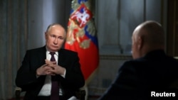 3月12日,普京在莫斯科接受采访。