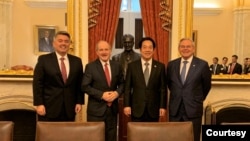 资料照:2020年2月4日,当时的美国参议院外交关系委员会领导层在国会山与时为台湾候任副总统的赖清德(左3)会面。左起:时任参议员外委会亚太小组主席加德纳、时任参议院外委会主席里施、时任参议院资深民主党成员梅嫩德斯。(参院外委会照片)
