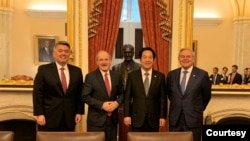 美国参议院外交事务委员会领导层2020年2月4日在国会山与台湾候任副总统赖清德(左三)会面,左起亚太小组主席加德纳、外委会主席里施、资深民主党议员梅嫩德斯(参议院外委会照片)