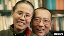 刘晓波的家人2010年10月发布的照片显示刘晓波和妻子刘霞