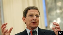 Đặc sứ Mỹ Marc Grossman