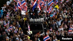 Lindsey Vonn, right, and second placed Anna Fenninger spray sparkling wine on the podium after Vonn clinched an alpine ski, women's World Cup super-G, in Cortina d'Ampezzo, Italy.