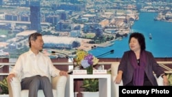 张志军和高雄市长陈菊进行会晤(陆委会提供)