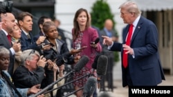 2025年9月16日,美国总统唐纳德·特朗普在前往英国进行国事访问之前,在白宫向媒体发表讲话。