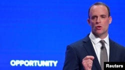 资料照片:担任英国脱欧国务大臣时的拉布 (2018年10月1日摄)