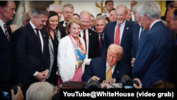 2025年7月16日,唐纳德·特朗普总统把《制止所有致命芬太尼贩运法案》(Halt All Lethal Trafficking of Fentanyl Act)签署成法律。