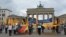 Người Việt biểu tình vì nhân quyền cho Việt Nam t ại Berlin, Đức.
