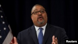 资料照片:对前总统唐纳德·特朗普提出重罪指控的纽约市地方检察官阿尔文·布拉格。