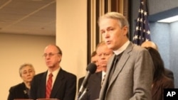 贝克曼誓言,在一个星期里只喝水,以抗议削减计划