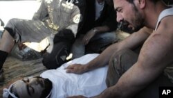 Thi hài một nạn nhân trong các vụ giao tranh ở Syria 14/7/12