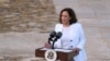 Wakil Presiden AS Kamala Harris menyampaikan sambutan setelah mengunjungi kastil Cape Coast di Cape Coast, Ghana, dalam rangkaian lawatan selama seminggu ke Ghana, Tanzania dan Zambia, 28 Maret 2023. (REUTERS/Francis Kokoroko)