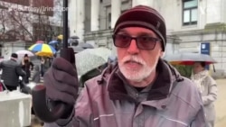 "Pametniji više ne popušta" "Pametniji više ne popušta"