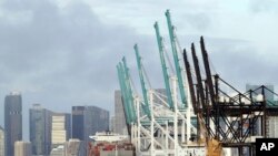 Ảnh tư liệu - Một tàu container neo đậu tại cảng Miami, Florida ngày 05/02/2018