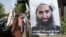 Poster Pemimpin Tertinggi Taliban Hibatullah Akhundzada terlihat di sepanjang jalan di Kabul pada 14 Agustus 2023. (Foto: AFP)